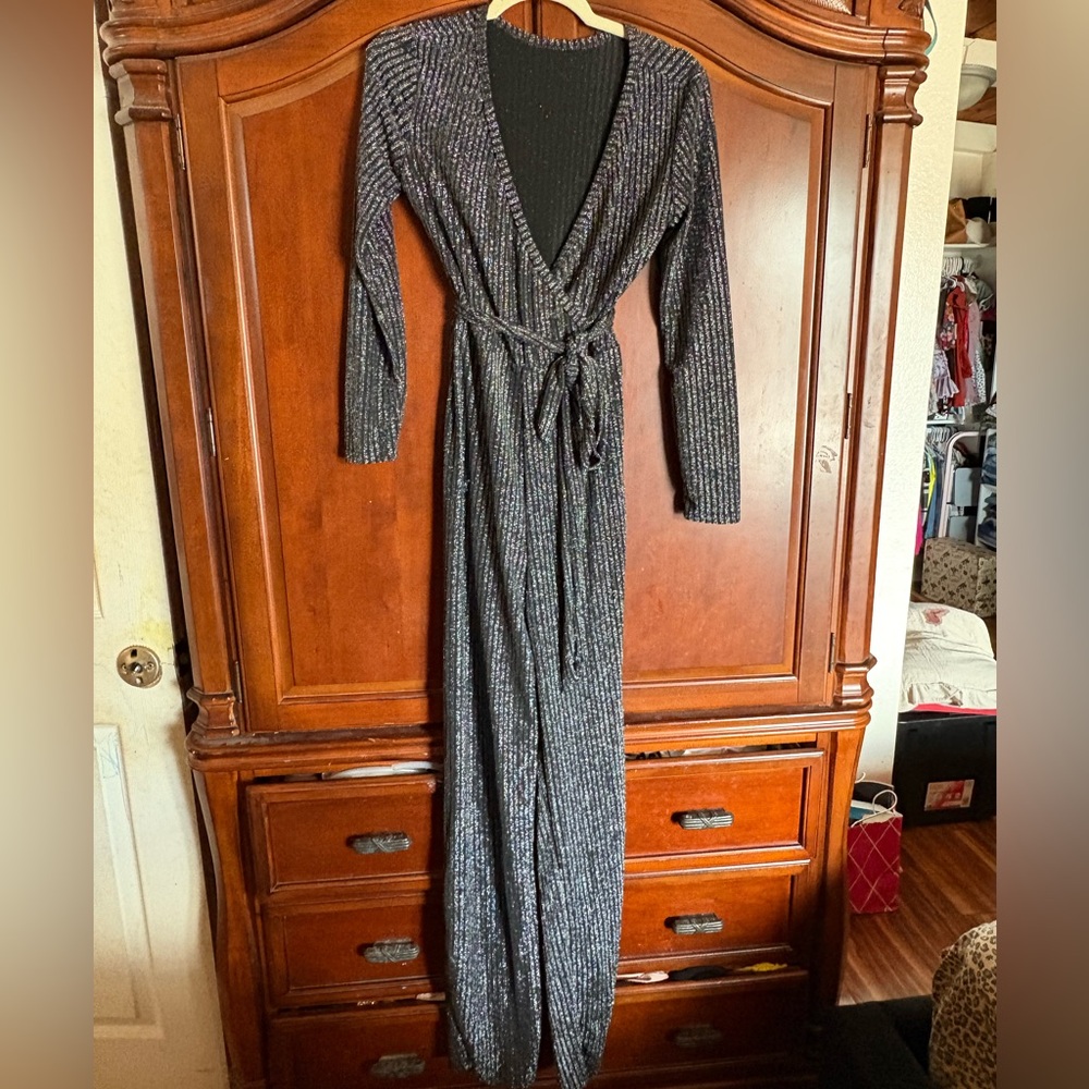Elegant Black and Silver Women's Jumper